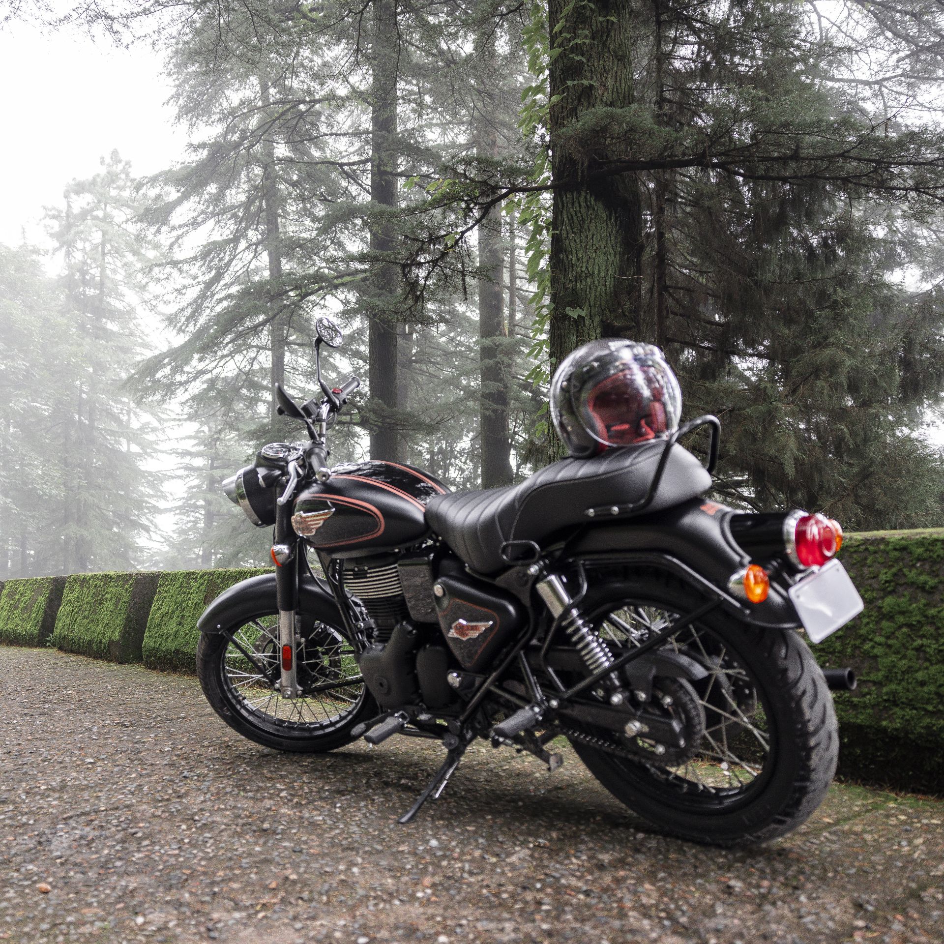 bullet-350-gallery-01.jpg