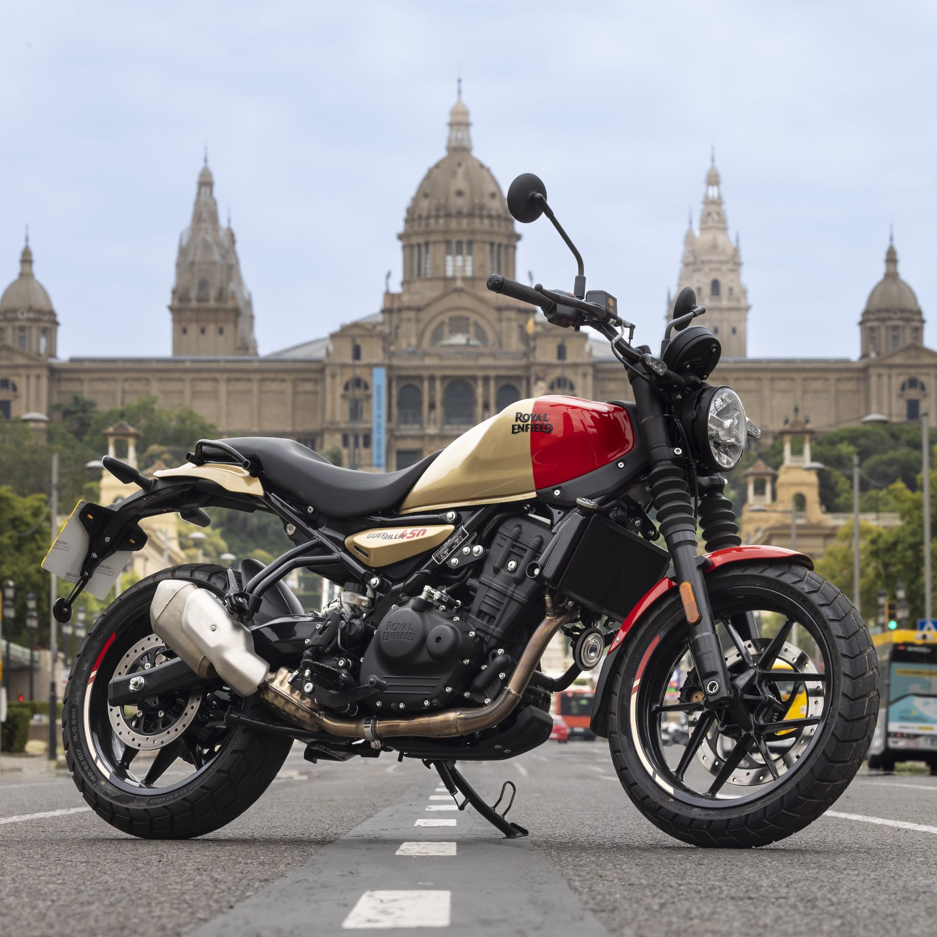 royal-enfield-guerrilla-450-feat-2.jpg